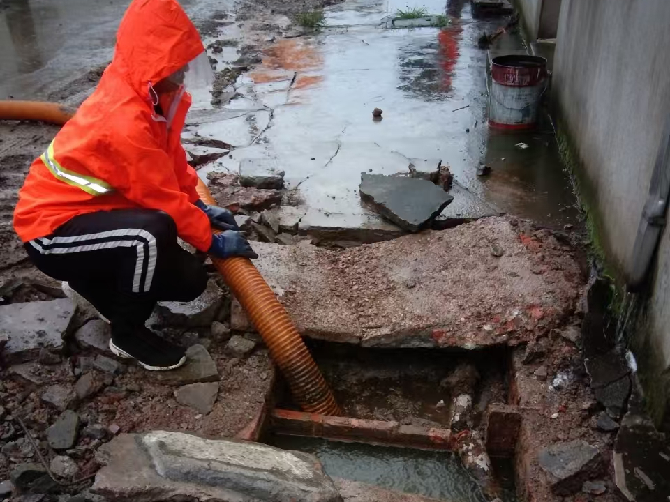 蕉岭专业清理污水池 炜誉市政以规范流程守护城市 “肠道”