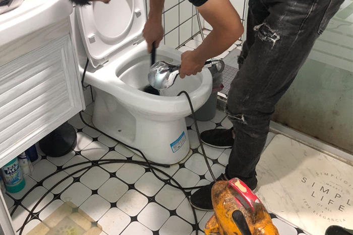 蕉岭马桶堵塞自己疏通还是找师傅?专业上门服务让你省时更省心